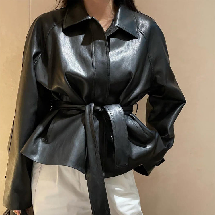 Damen Taillierbare Kunstlederjacke mit Wickelgürtel und kastiger Silhouette Echoarchiv