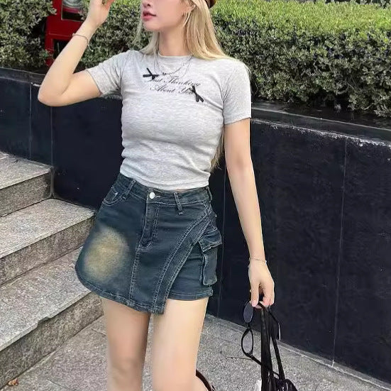 Damen cropped T-Shirt mit einzigartigem Schriftzug und lässigem Schnitt Echo Archiv