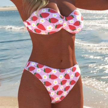 Damen Bandeau-Bikini mit hochgeschnittenen Pants und buntem Bedruck Echo Archiv