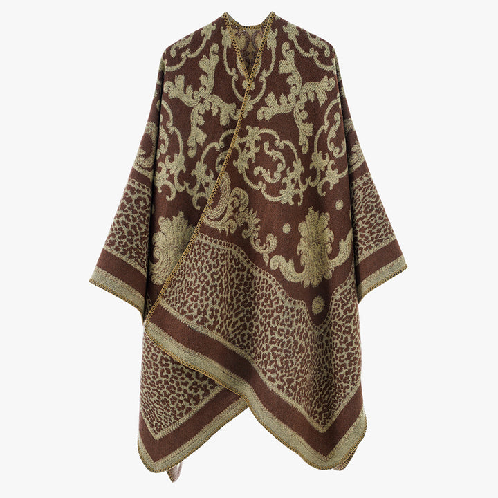 Damen Jacquard‑Capeponcho mit barockem Ornamentmuster und spitzem Zipfelsaum – Avérine