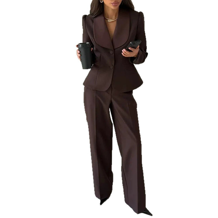 Damen Taillierter Blazer mit übergroßem Schalkragen und Hose mit hohem Bund und weitem Bein Echoarchiv