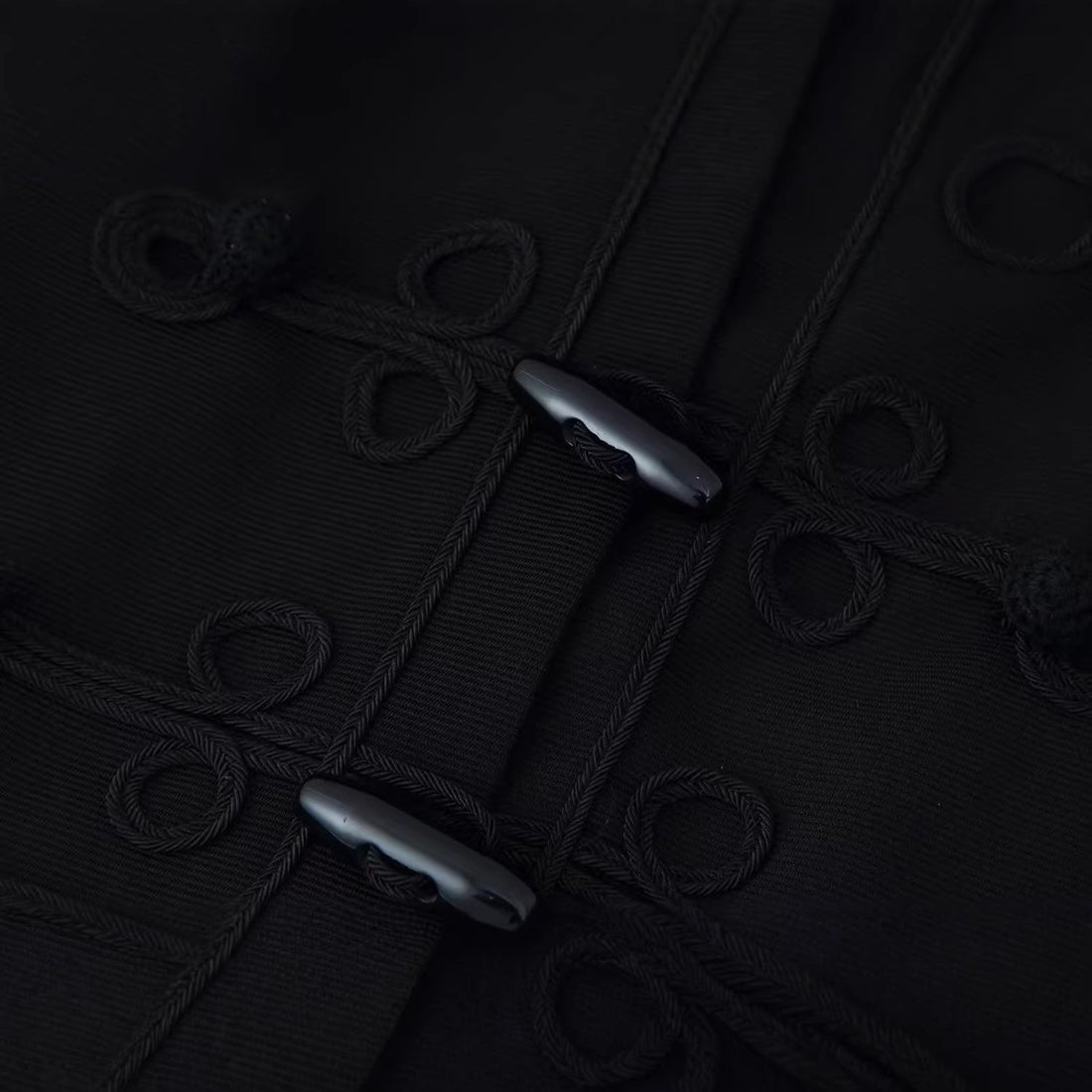 Damen Kurze militärisch inspirierte Jacke mit Knoten- und Kordelverschlüssen Echoarchiv