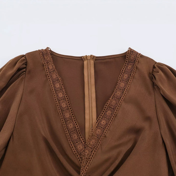 Damen Elegantes Satin-Maxikleid mit V-Ausschnitt und Spitzenbesatz Echoarchiv