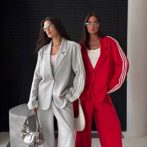 Damen Sweatblazer und Oversize-Jogginghose Echoarchiv
