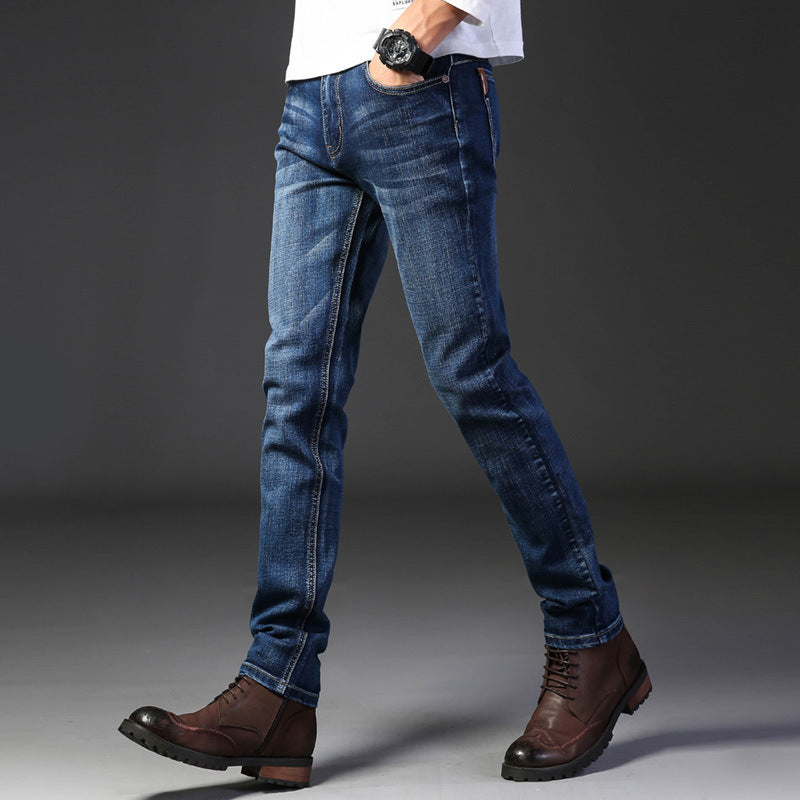 Herren schmal geschnittene Jeans mit angenehmem Stretch-Anteil und modernen Details Echoarchiv