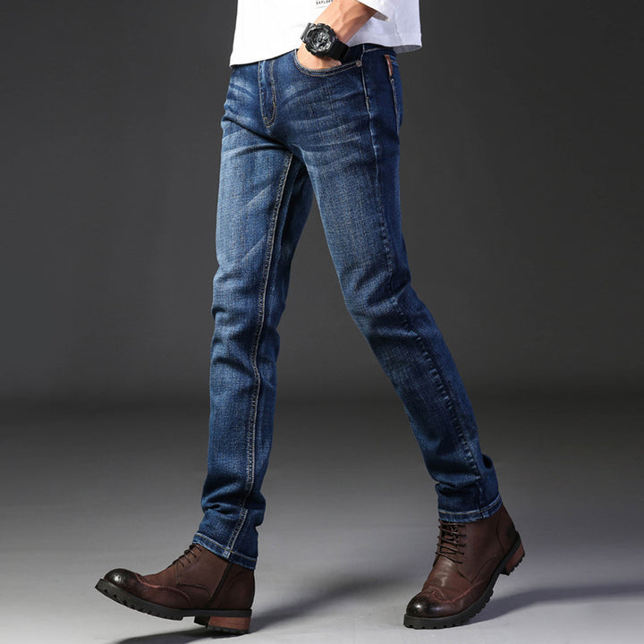 Herren schmal geschnittene Jeans mit angenehmem Stretch-Anteil und modernen Details Echoarchiv