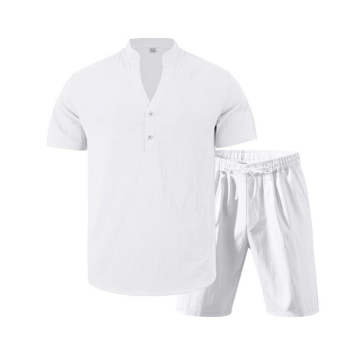 Herren lässiges Leinen-Outfit mit Langarmbluse und Cargo-Shorts Echoarchiv