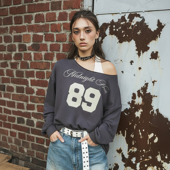 Damen nan Oversized-Sweatshirt im Off-Shoulder‑Stil mit Vintage‑Frontprint und ausgestelltem Saum Echo Archiv