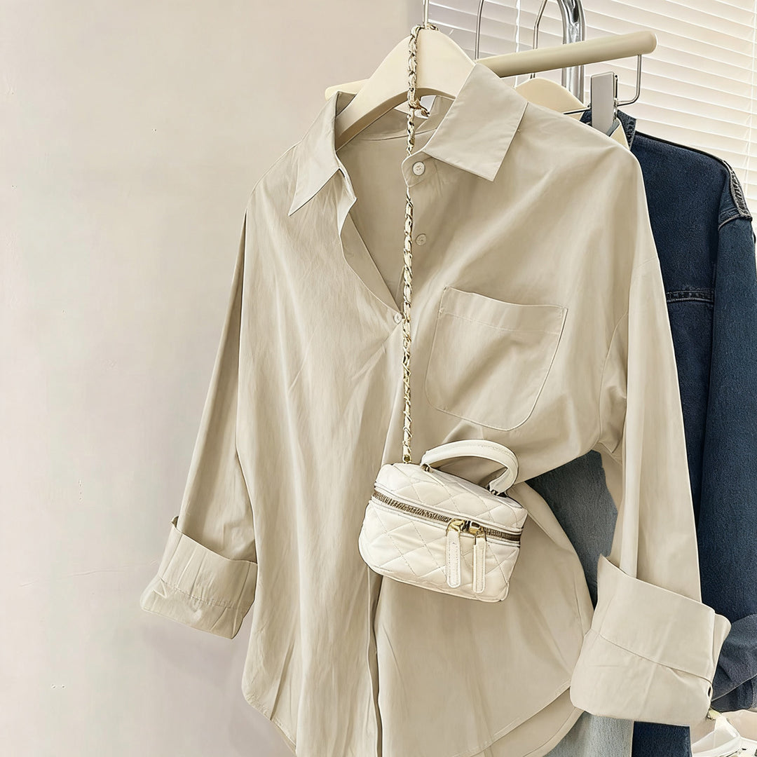 Damen oversized Hemdbluse mit Brusttasche, umgeschlagenen Ärmeln und relaxed Fit – Élovi