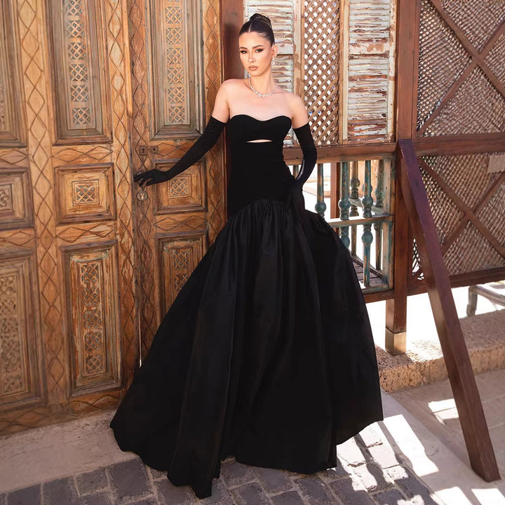 Damen bodenlanges Kleid mit herzförmigem Ausschnitt und raffiniertem Bustier Echo Archiv