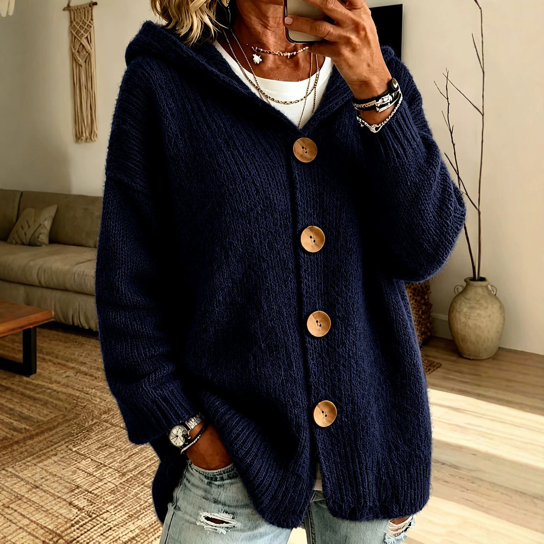 Damen Grobgestrickter Kapuzencardigan mit überlanger Silhouette, Holzknopfleiste und gerippten Bündchen – Veloura