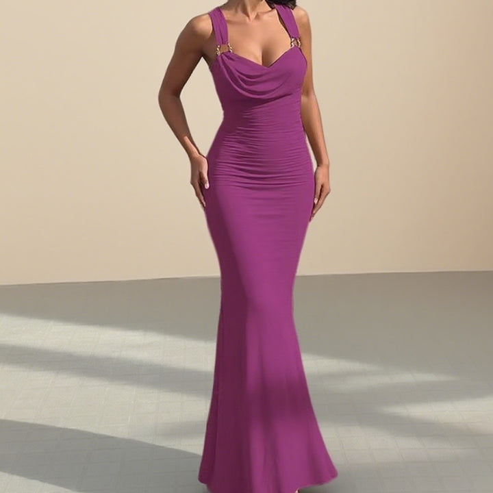 Damen Elegantes figurbetontes Abendkleid mit drapiertem Oberteil und goldenen Trägern Echo Archiv