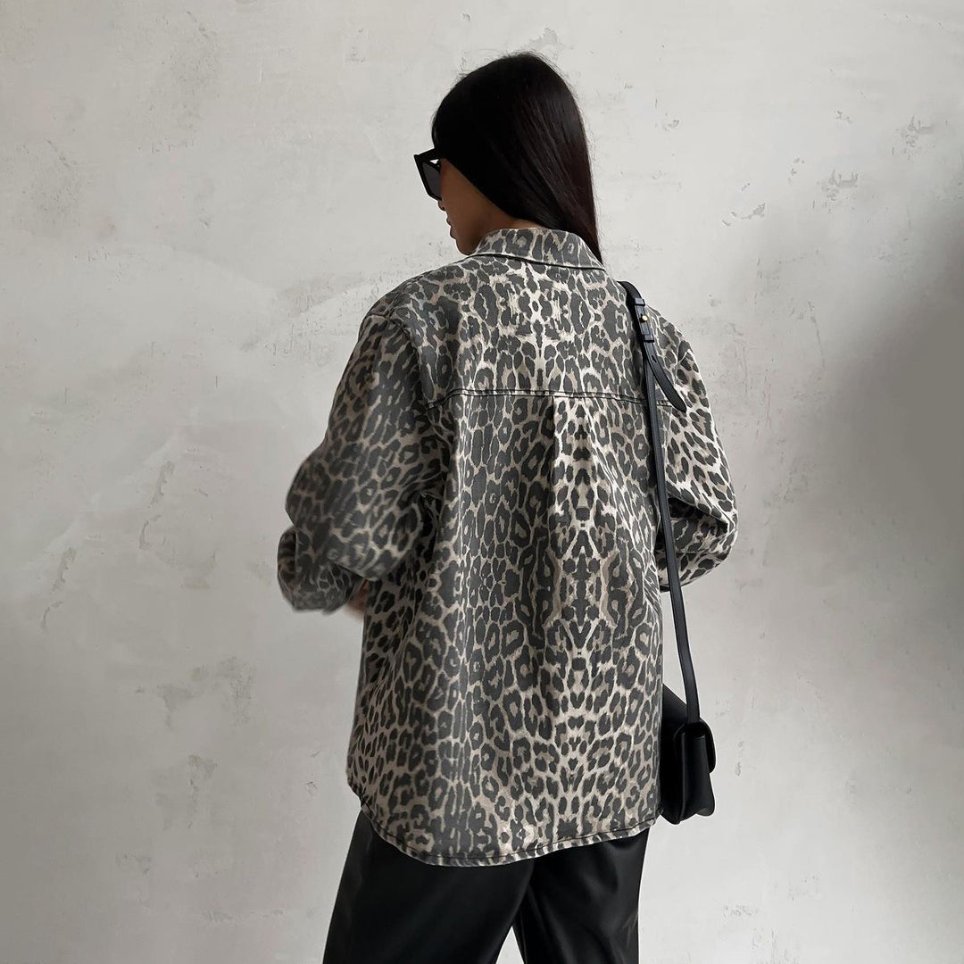 Damen Oversize-Jeansjacke mit Leopardenprint und aufgesetzten Brusttaschen – Célinea