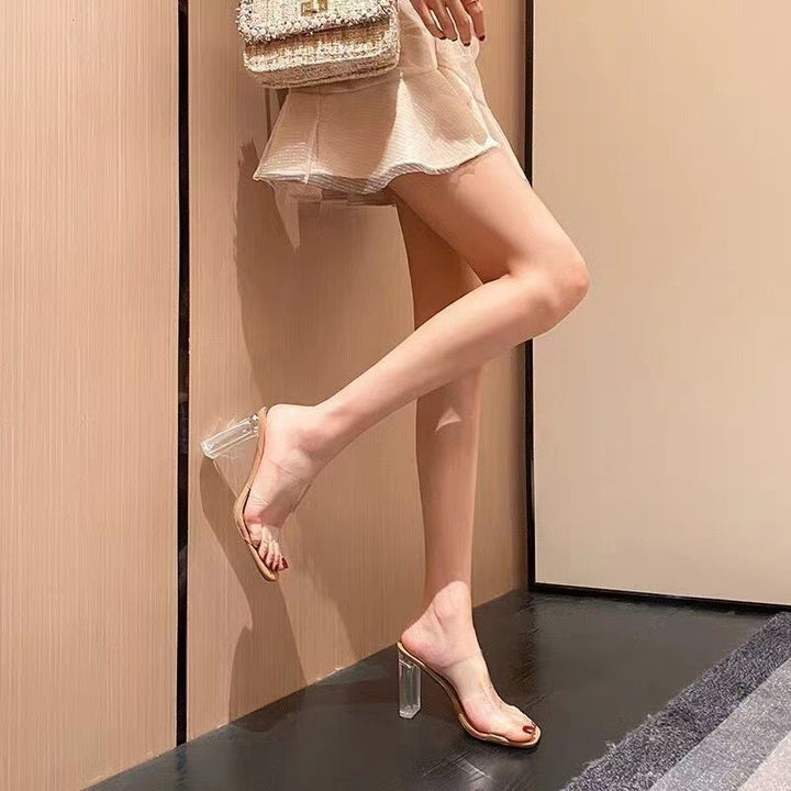 Damen Transparente PVC‑Mules mit klarem Blockabsatz und metallischem Fußbett – Avérine