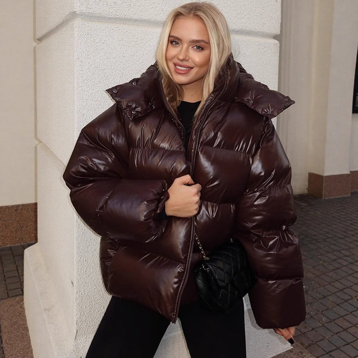 Damen Oversize Steppjacke in Lackoptik mit hohem Kragen und wattierter Fütterung Echoarchiv