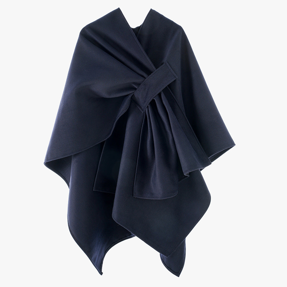 Damen Eleganter Wickel‑Cape mit Knotenverschluss und fließender Drapierung Echo Archiv