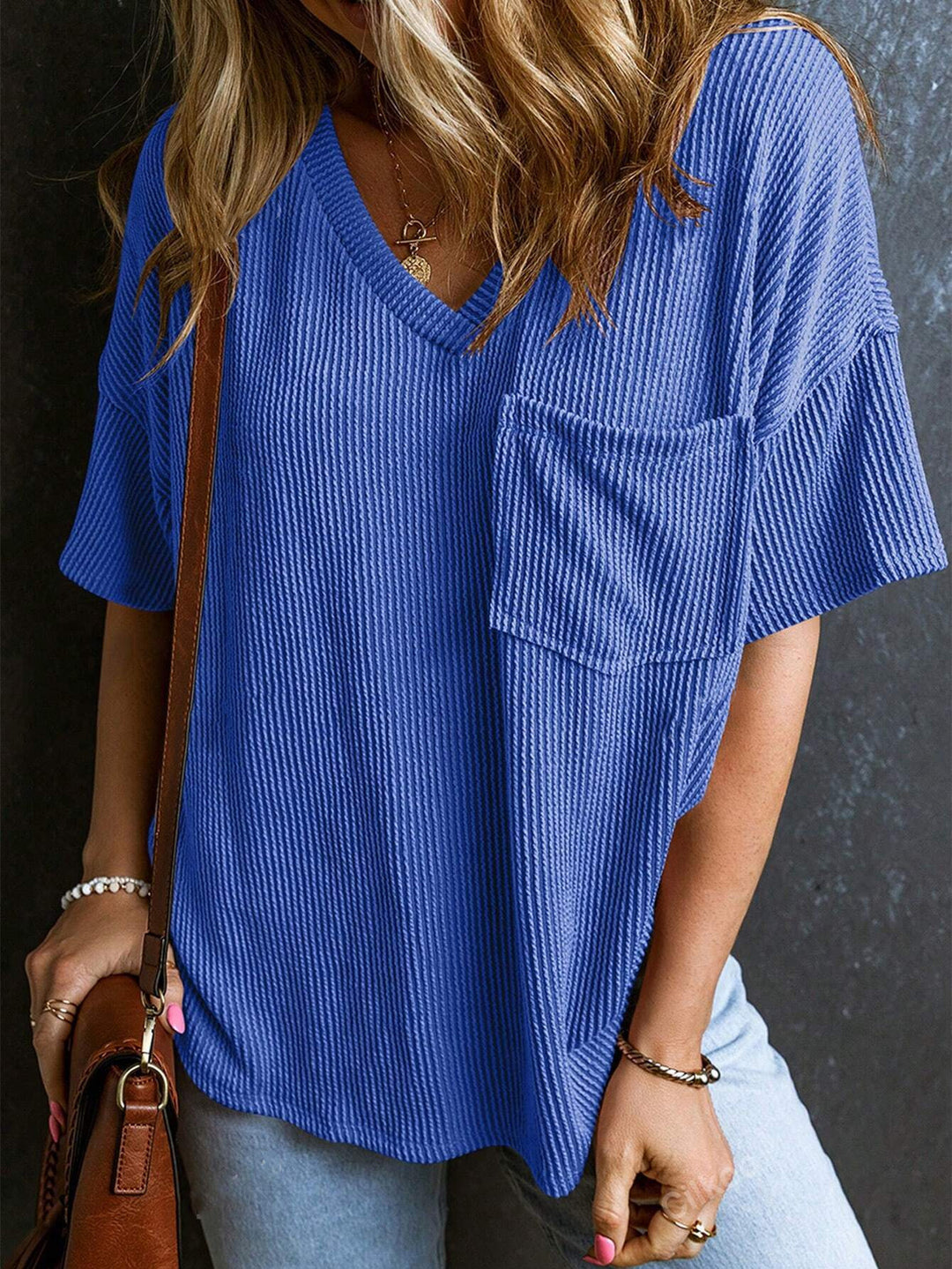 Damen Lässiges Rippstrick Oversize T-Shirt mit V-Ausschnitt und Brusttasche Echo Archiv