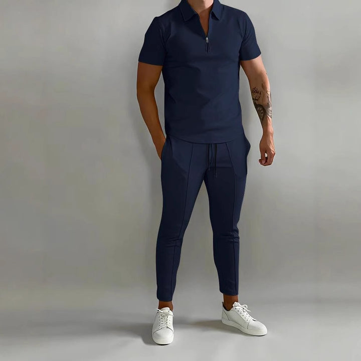 Herren modisches Freizeit-Set mit Polokragen und Reißverschluss Echoarchiv