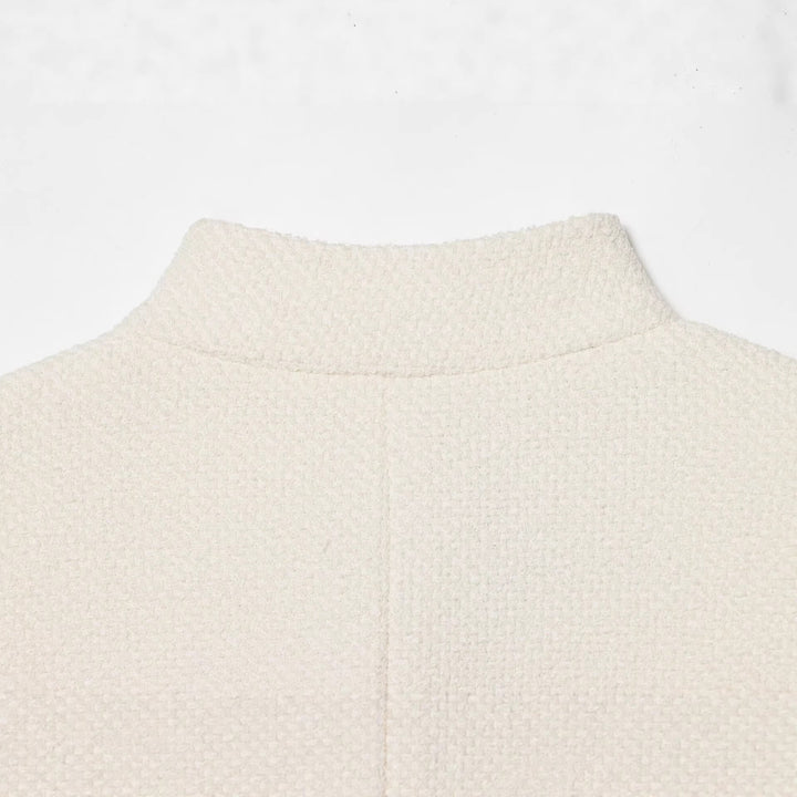 Damen Bouclé-Cropped-Jacke mit Stehkragen, bezogenen Knöpfen und aufgesetzten Pattentaschen Echoarchiv