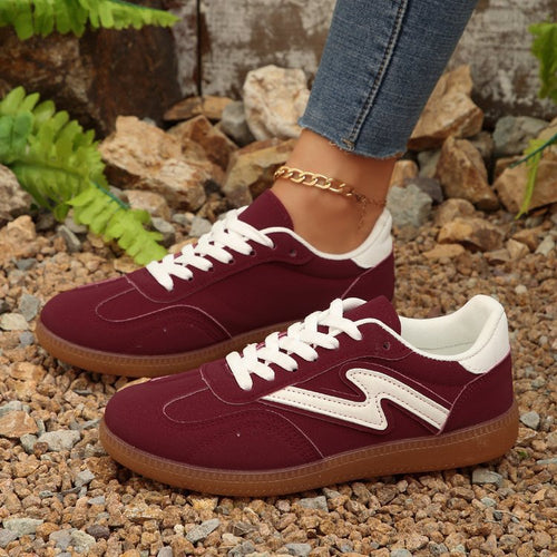 Damen Retro‑Sneaker mit Gumsohle, Kontraststreifen und gepolstertem Komfortfußbett – Névara