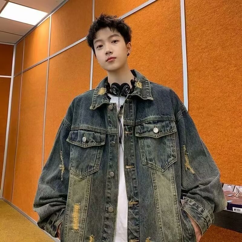 Herren Oversized Denim-Jeansjacke im Vintage-Look mit Distressed-Details und aufgesetzten Pattentaschen Echoarchiv