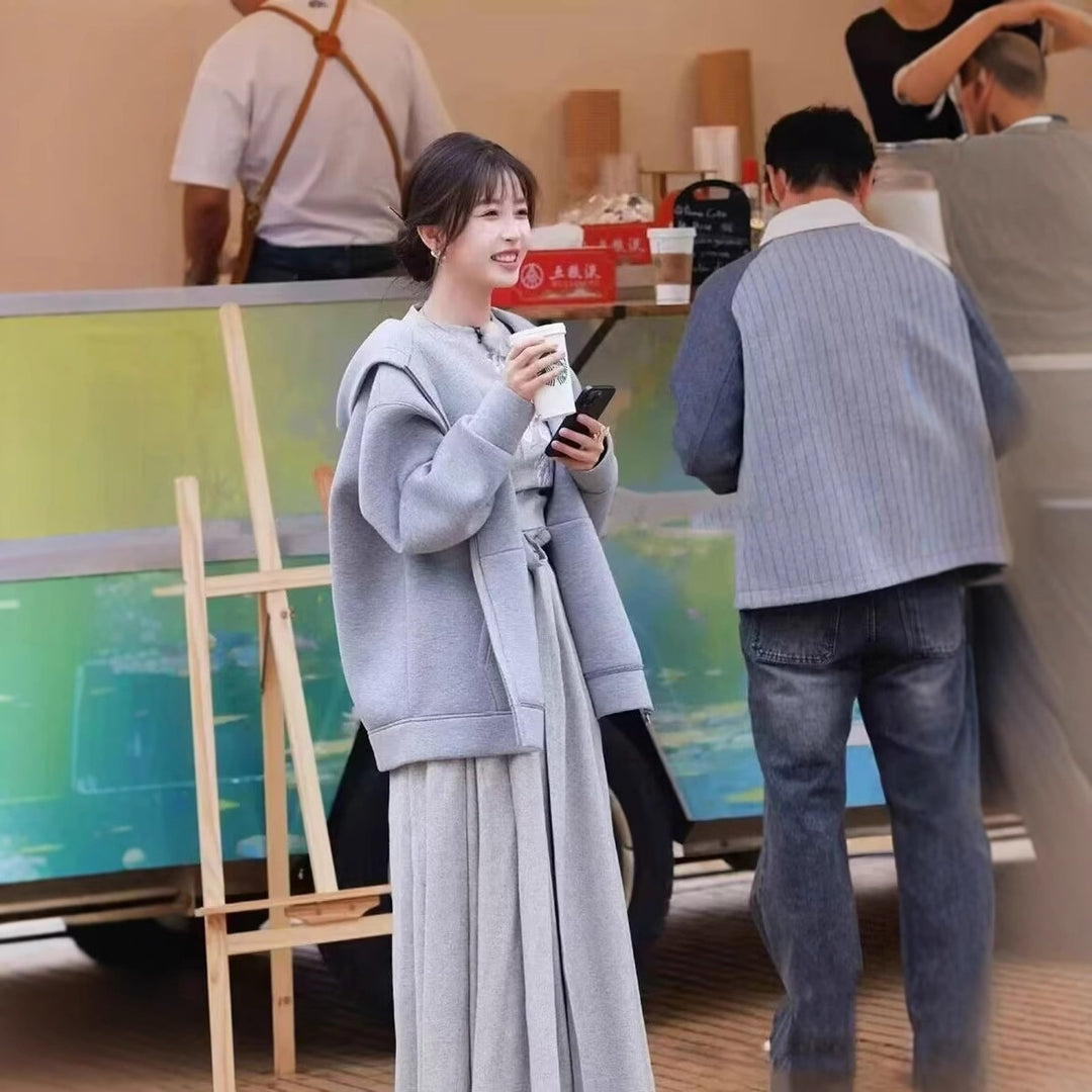 Damen 70+ Oversize Kapuzenjacke mit Reißverschluss, Kängurutaschen und verlängertem Saum Echo Archiv