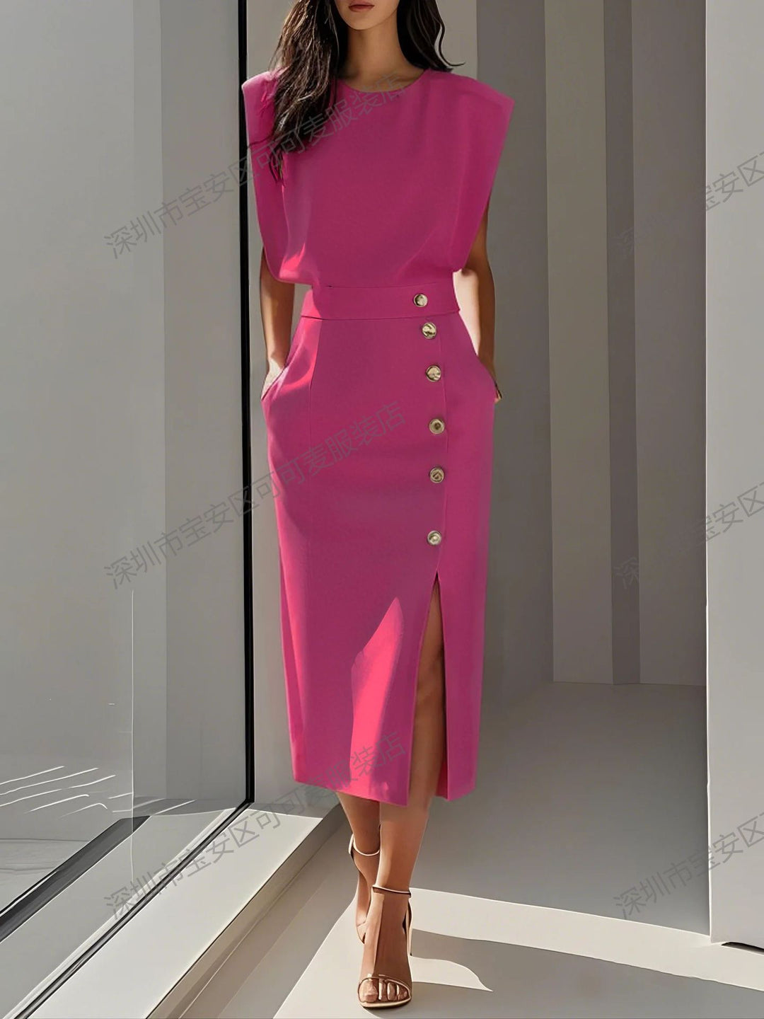 Damen Elegantes Abendkleid mit hohen Schultern und seitlichem Schlitz Echo Archiv