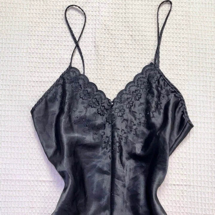 Damen elegantes Nachtkleid mit romantischem Spitzenbesatz Echo Archiv