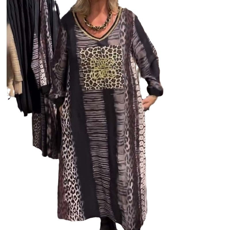 Damen nan fließendes Paneel-Longdress mit Patchwork-Animalprint und goldfarbener Brustapplikation Echo Archiv