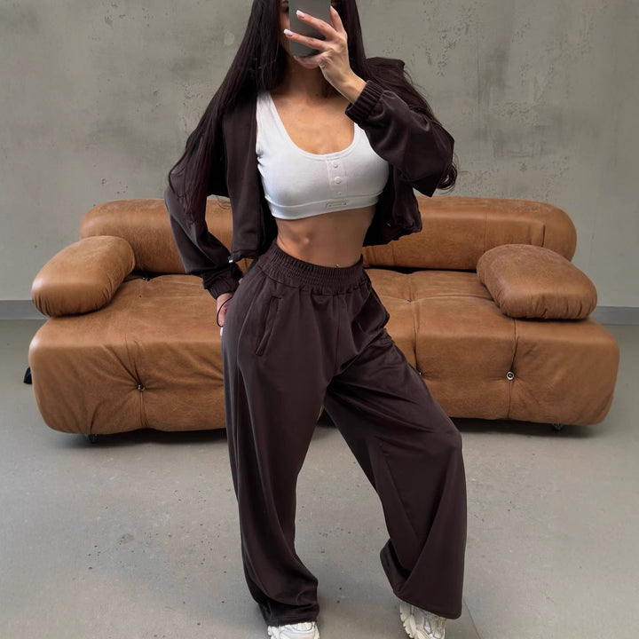 Damen weites Lounge-Set mit Cropped Zipjacke und High-Waist Relaxhose – Avérine