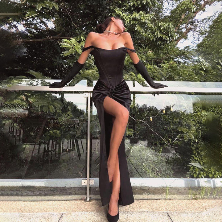 Damen Elegantes Abendkleid mit schulterfreiem Schnitt und hohem Schlitz Echo Archiv