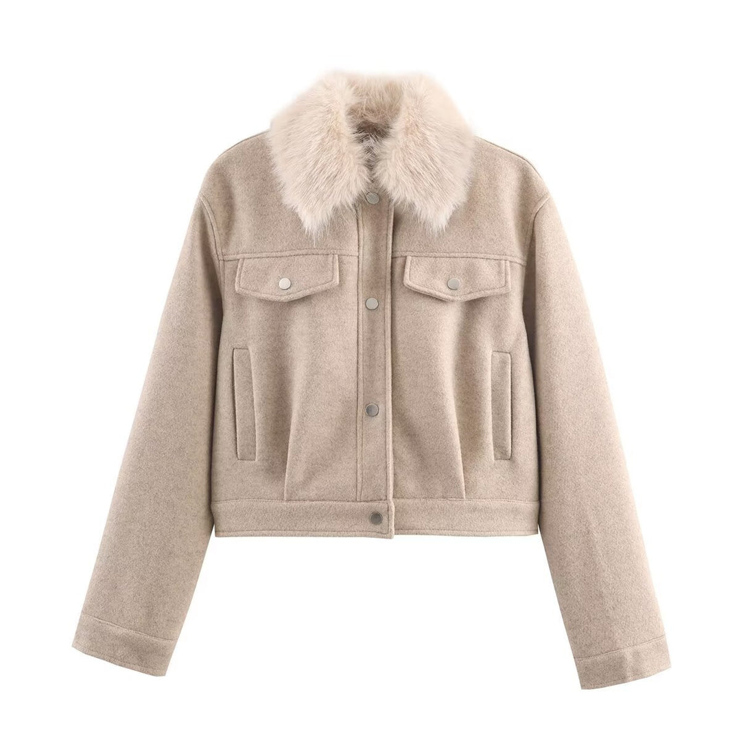 Damen Kurze Wolljacke mit voluminösem Fellkragen, Druckknopf‑Front und aufgesetzten Brusttaschen Echo Archiv