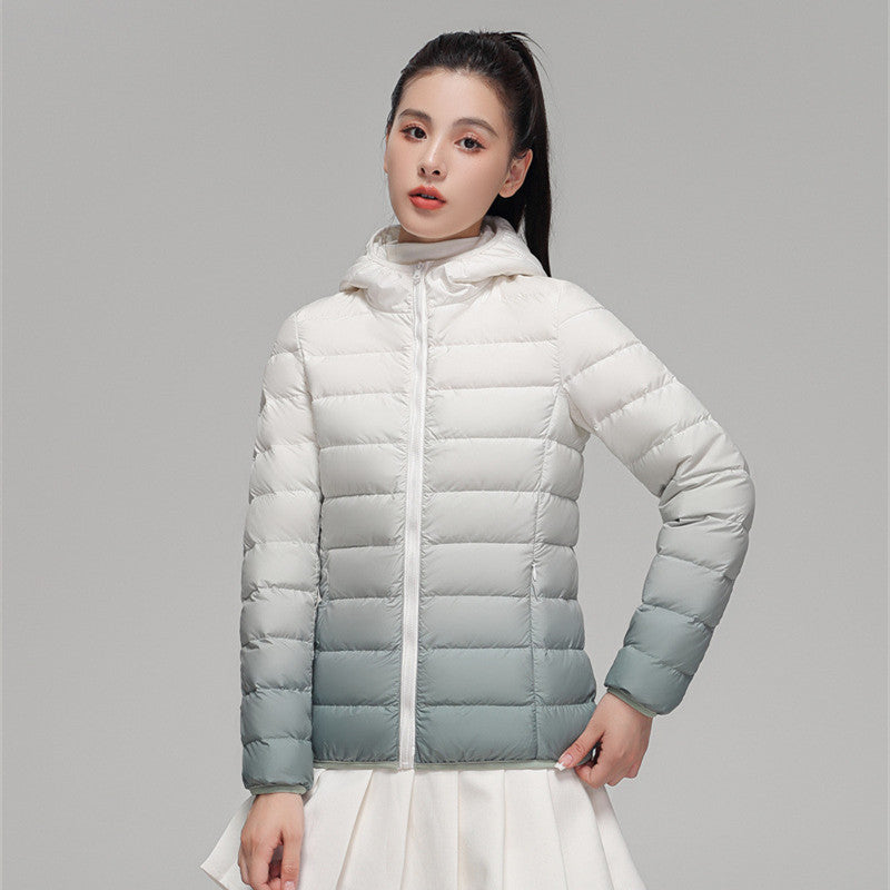 Damen ultraleichte Kapuzen-Steppjacke mit kompaktem Packmaß und windabweisender Hülle Echoarchiv