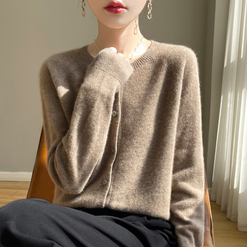 Damen Kurzgeschnittener Feinstrick-Cardigan mit Rundhalsausschnitt und schimmernder Knopfleiste Echoarchiv