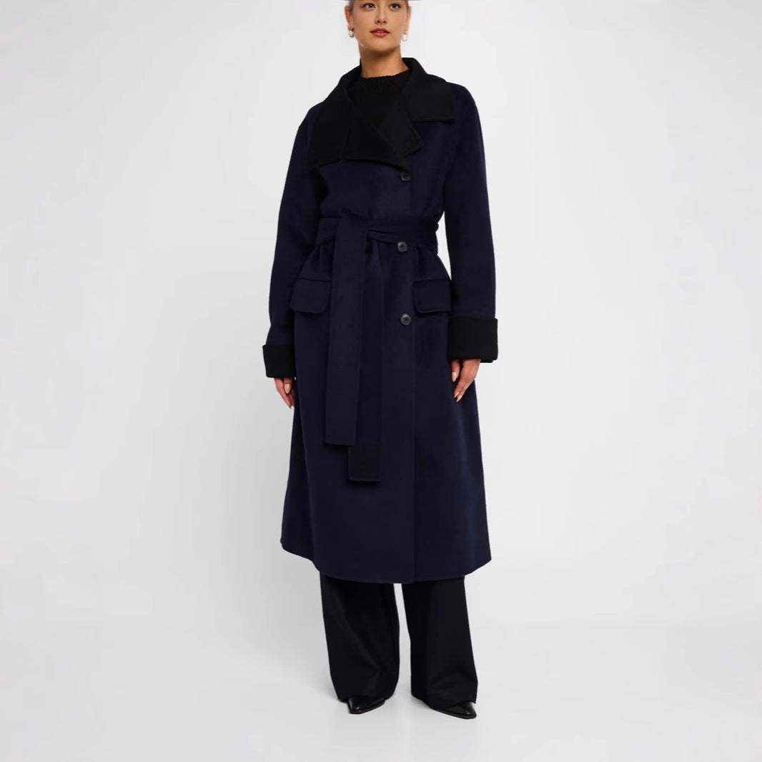 Damen Taillierter Wollmix-Mantel mit Bindegürtel, kontrastiertem Revers und Pattentaschen Echoarchiv