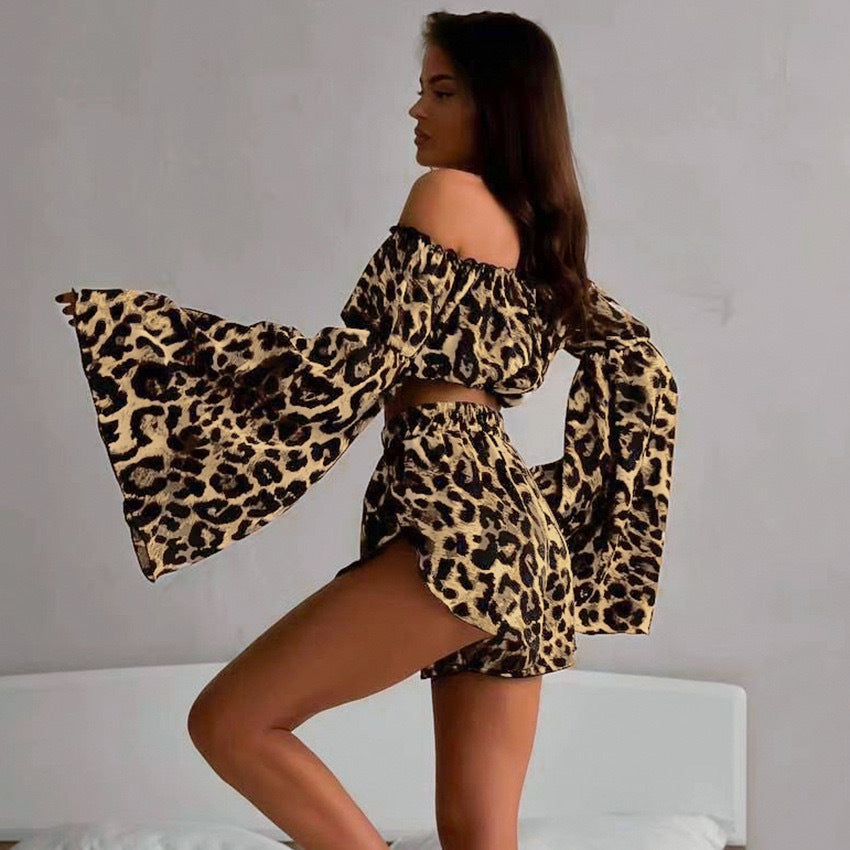 Damen Offshoulder Crop-Top mit weitem Arm und Leopardenmuster Echo Archiv