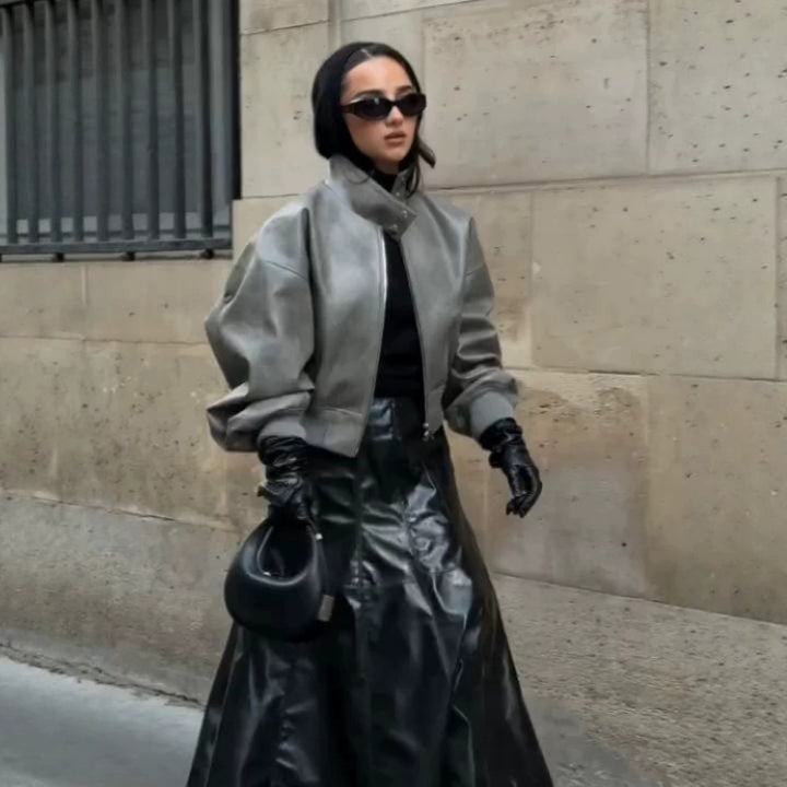 Damen Kurzer Oversize‑Lederimitat‑Bomber mit hohem Stehkragen und Druckknopfdetails Echoarchiv