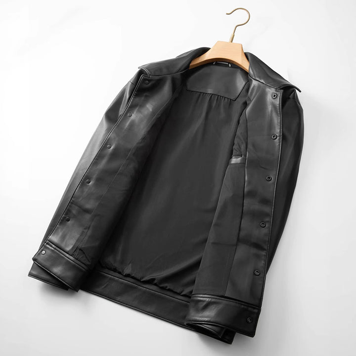 Herren Minimalistische Lederimitat-Utility-Jacke mit Druckknopf-Verschluss und Mehrfachtaschen Echo Archiv