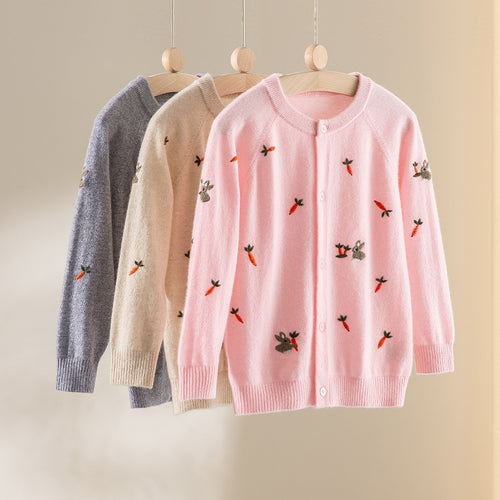 Damen Geknöpfte Feinstrick‑Cardigan mit Hasen‑ und Karottenstickerei Echoarchiv