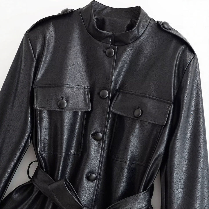 Damen Taillierte Kunstlederjacke mit Bindegürtel, Stehkragen und Pattentaschen Echo Archiv