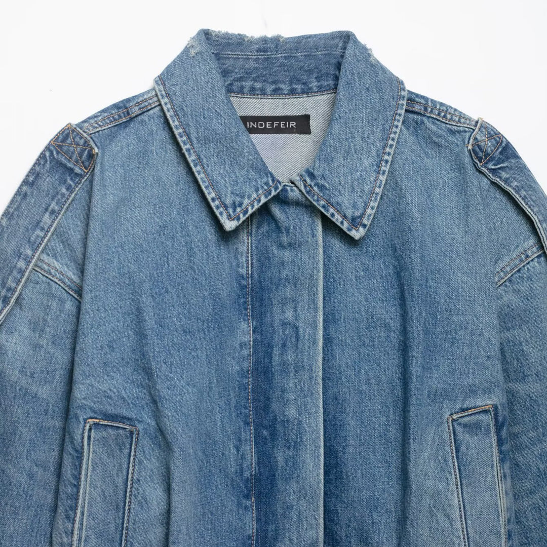 Damen Cropped Jeansjacke mit Schulterklappen, verdeckter Knopfleiste und boxy Silhouette Echo Archiv