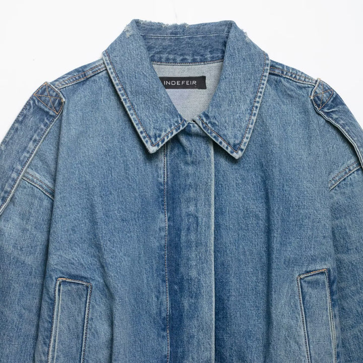 Damen Cropped Jeansjacke mit Schulterklappen, verdeckter Knopfleiste und boxy Silhouette Echo Archiv
