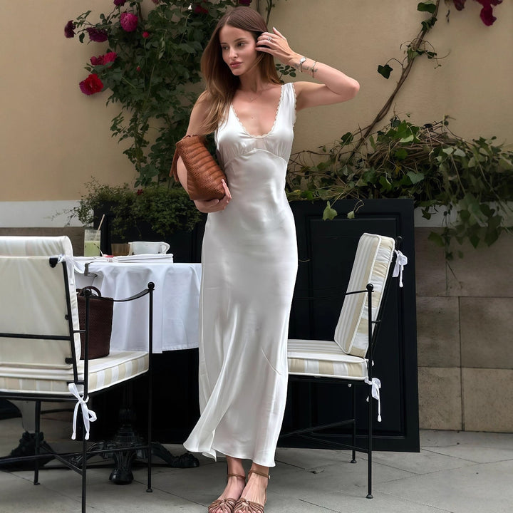 Damen elegantes Satin-Nachtkleid mit tiefem V-Ausschnitt und breiten Trägern Echo Archiv