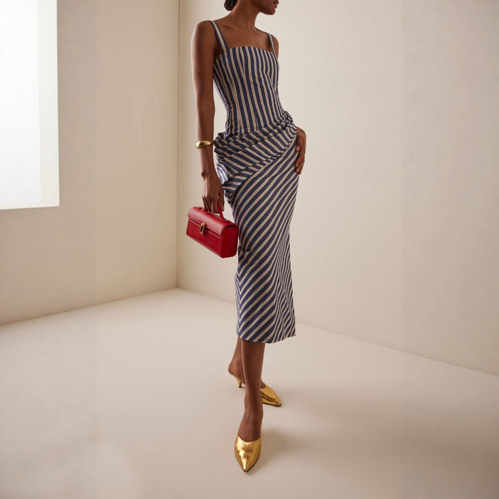 Damen Maxikleid mit asymmetrischen Drapierungen und hohem Schlitz Echo Archiv