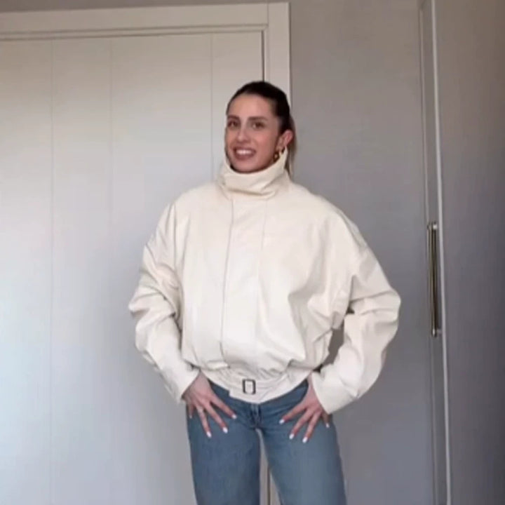 Damen Oversize Kurzjacke mit hohem Stehkragen, wattierter Silhouette und taillierbarem Gürtel Echoarchiv