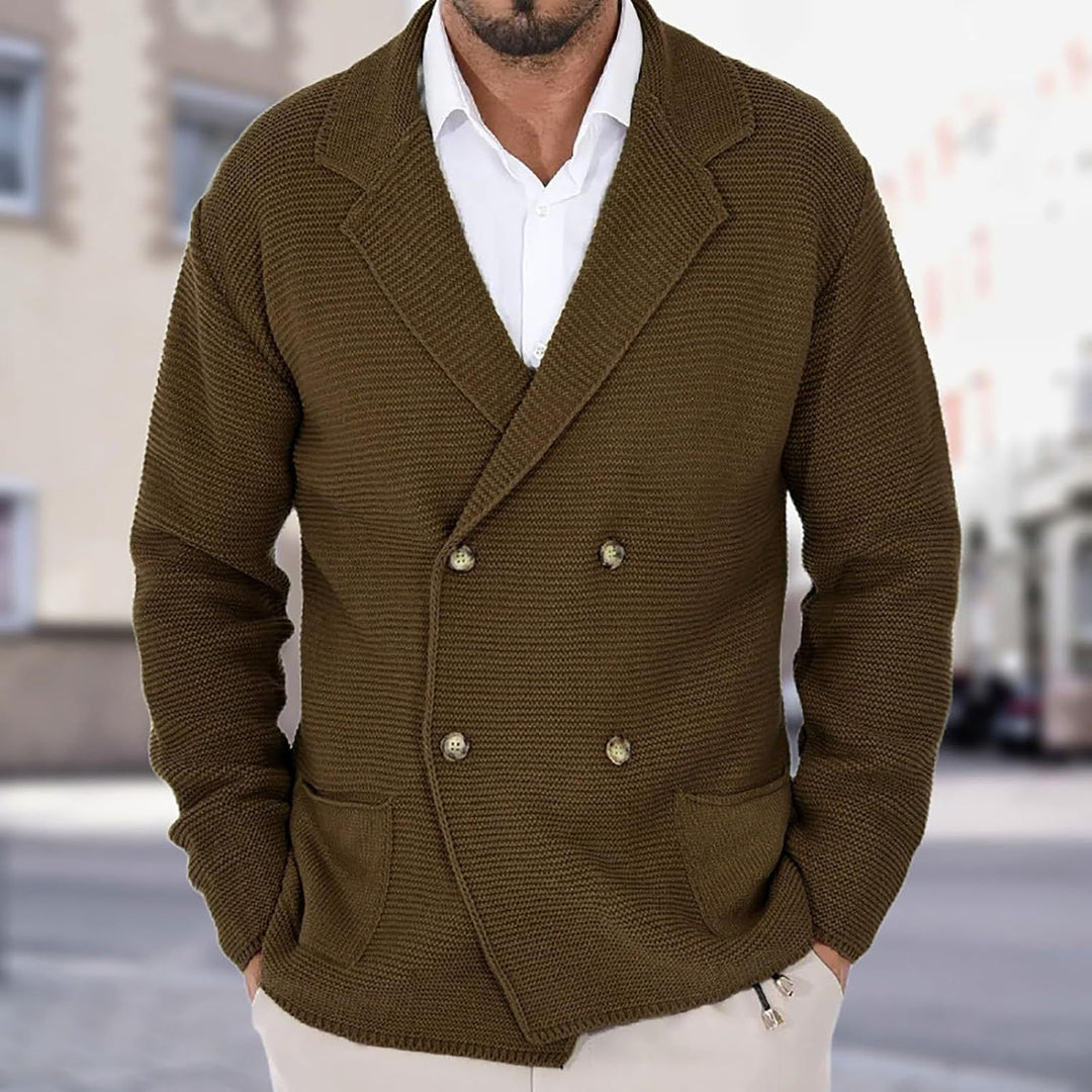 Herren Strickjacke mit doppelter Knopfleiste und modernen Taschen Echoarchiv