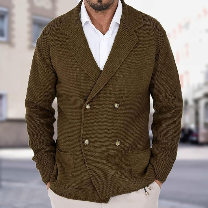 Herren Strickjacke mit doppelter Knopfleiste und modernen Taschen Echoarchiv