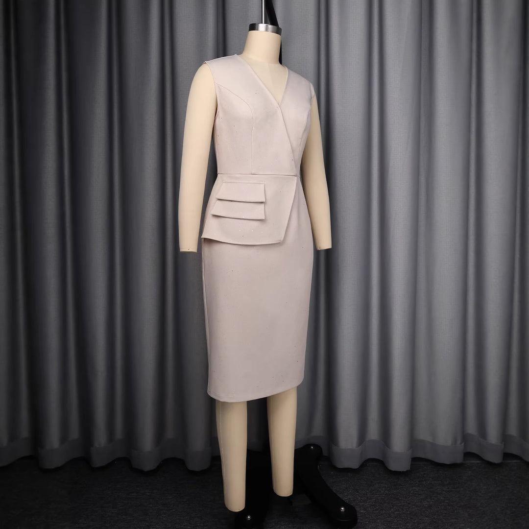 Damen figurbetontes Kleid mit asymmetrischem Schnitt und modischer Rüsche Echo Archiv