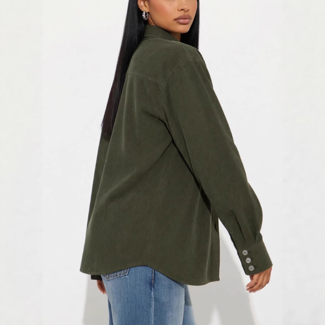 Damen Kord-Overshirt im Relaxed-Fit mit aufgesetzten Brusttaschen und Knopfleiste – Avérine
