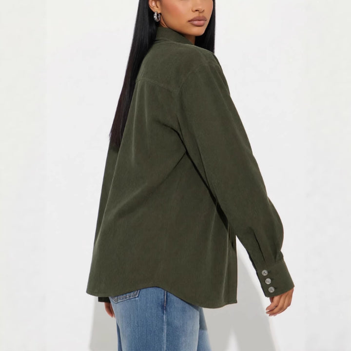 Damen Kord-Overshirt im Relaxed-Fit mit aufgesetzten Brusttaschen und Knopfleiste – Avérine